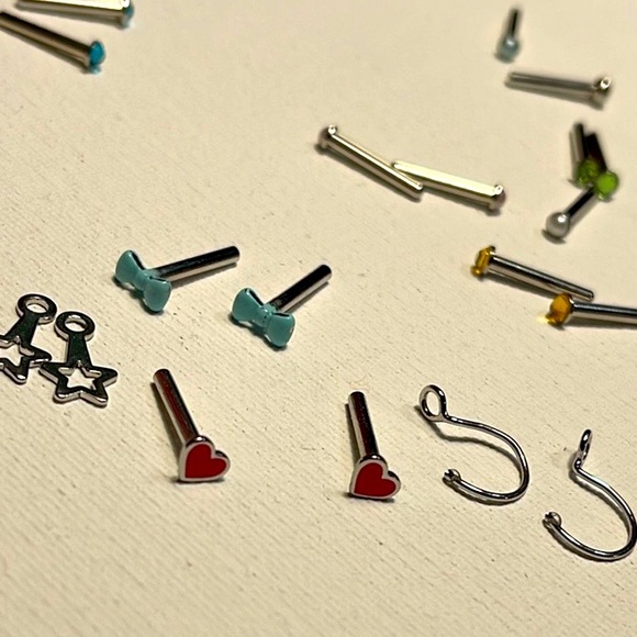 American Girl Rosy Glasses with Case for 18 inch doll & 14 sets of earrings - Picture 9 of 9